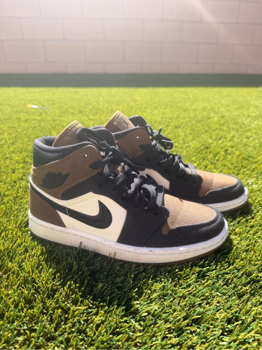 AIR JORDAN 1 MID SE WMNS "OLIVE TOE"